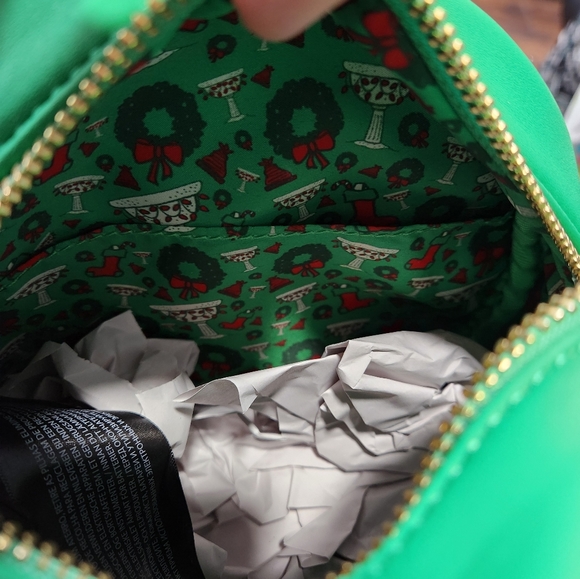 Loungefly Peanuts Snoopy Wreath Light Up Crossbody - Picture 4 of 8